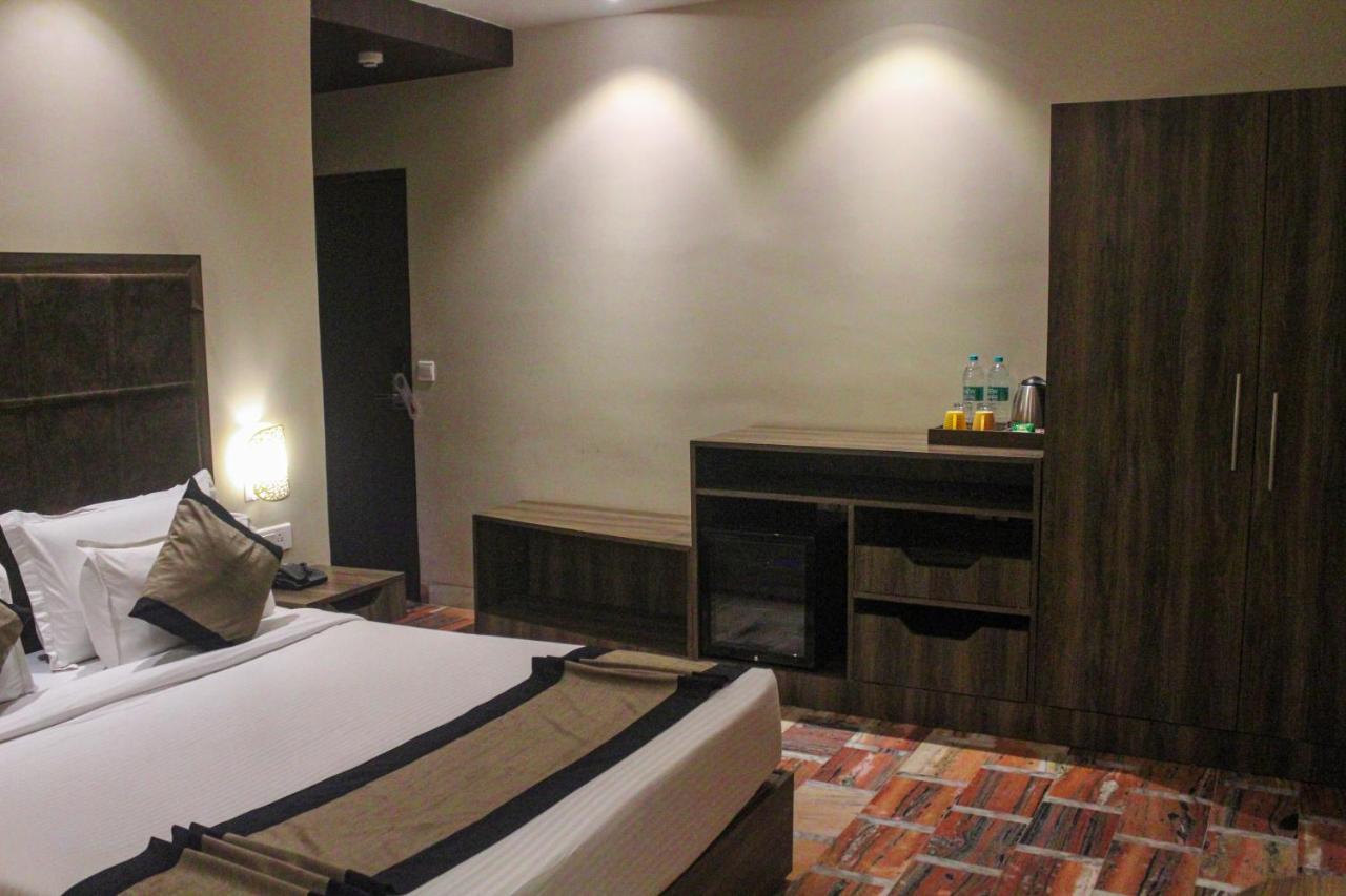 I-Towne' - A Unit Of Hotel Shivam International Деогарх Экстерьер фото