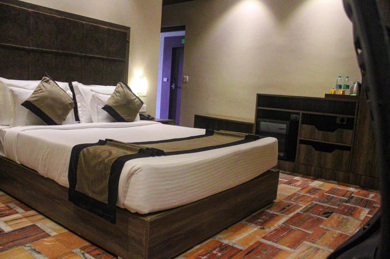 I-Towne' - A Unit Of Hotel Shivam International Деогарх Экстерьер фото